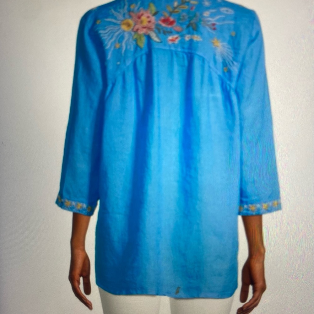💰CLEARING MY CLOSET SALE💰 Johnny Was Embroidered High Low Tunic Top - Picture 3 of 15